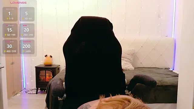 LindaWhite  online show from 22, 3, 2026