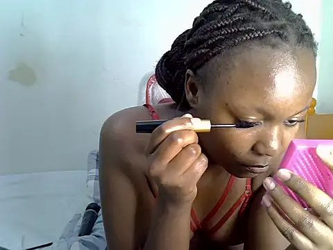 pretty lunaa online show from 11, 6, 2026