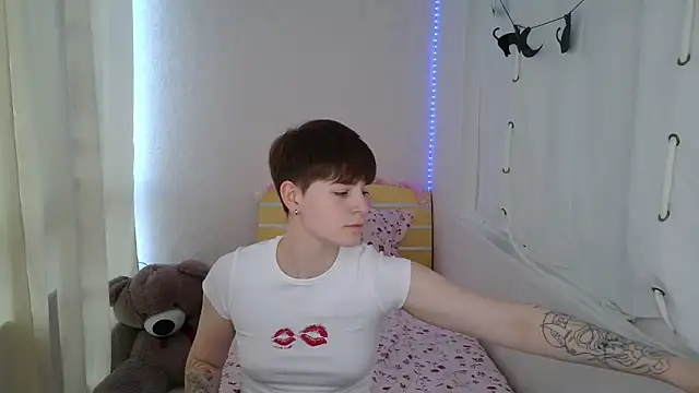 EmyHills online show from 12, 6, 2026