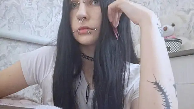 KrissyHiott online show from 18, 6, 2026