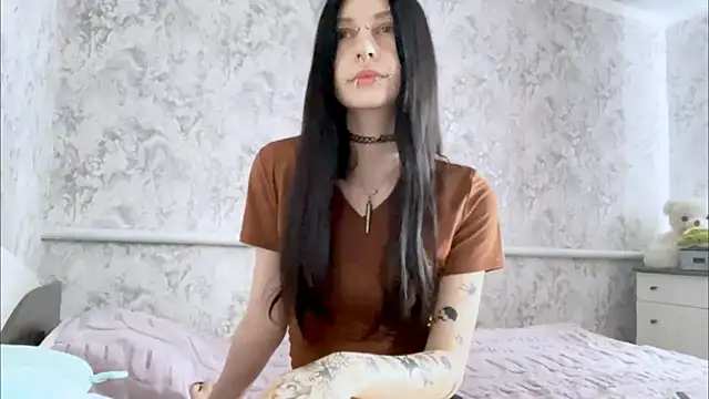 KrissyHiott online show from 4, 7, 2026