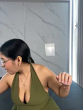 ValentinaLuciana online show from 10, 6, 2026