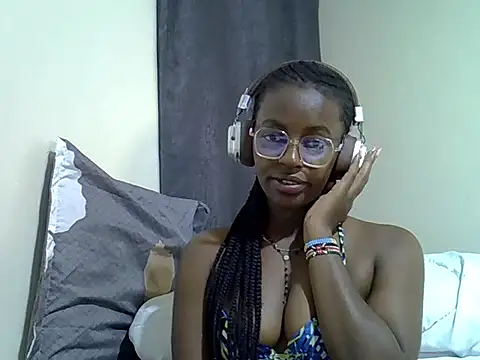 Snapshot of sweet_meisha chatting on 9, 6, 2026 sweet meisha online show from 9, 6, 2026