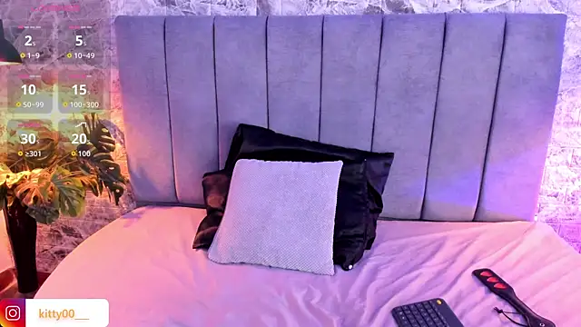 Moon  kittyy online show from 6, 6, 2026