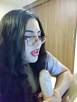 Snapshot of Roxxy_Sade chatting on 1, 7, 2026 Roxxy Sade online show from 1, 7, 2026