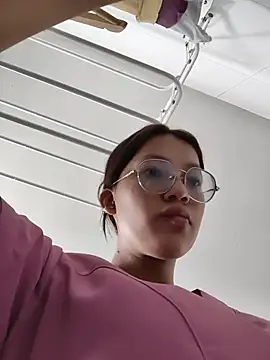scarlett moon 8 online show from 1, 7, 2026