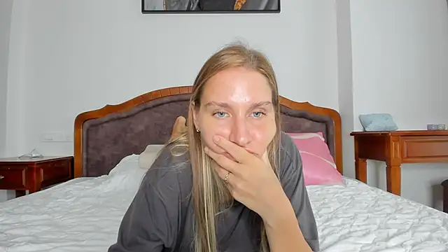 Snapshot of SofiClimbing chatting on 9, 11, 2025 SofiClimbing online show from 9, 11, 2025