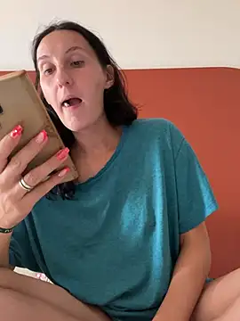 PregnantEmilia online show from 10, 7, 2026