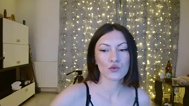 LoraBelle12 online show from 9, 6, 2026