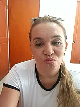 Sara hilton02 online show from 14, 6, 2026