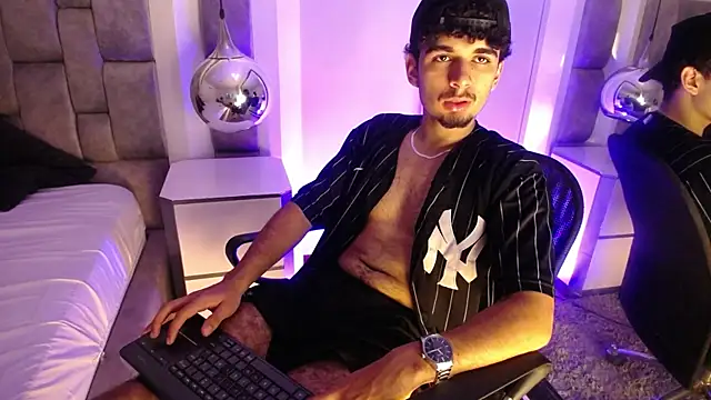 LucasThomson  online show from 20, 6, 2026
