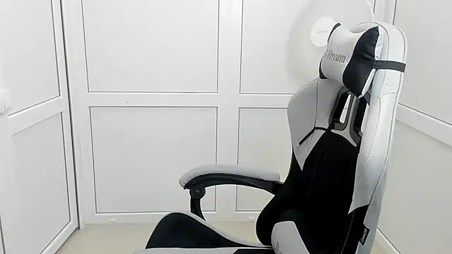Vanilla Vixen online show from 23, 6, 2026