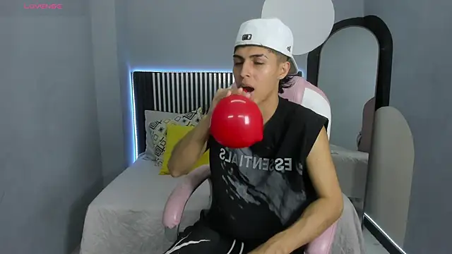 Snapshot of Axel_Mendozaa chatting on 18, 6, 2026 Axel Mendozaa online show from 18, 6, 2026