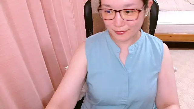 Snapshot of LENA-xo chatting on 17, 6, 2026 LENA-xo online show from 17, 6, 2026