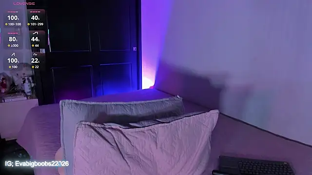 EvaBigBoobs online show from 13, 7, 2026