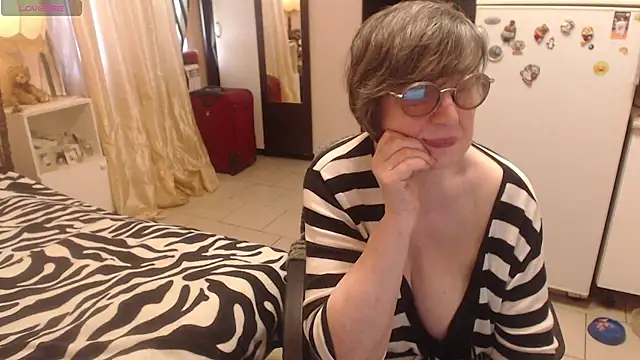 Snapshot of Sharon_Amore chatting on 14, 6, 2026 Sharon Amore online show from 14, 6, 2026