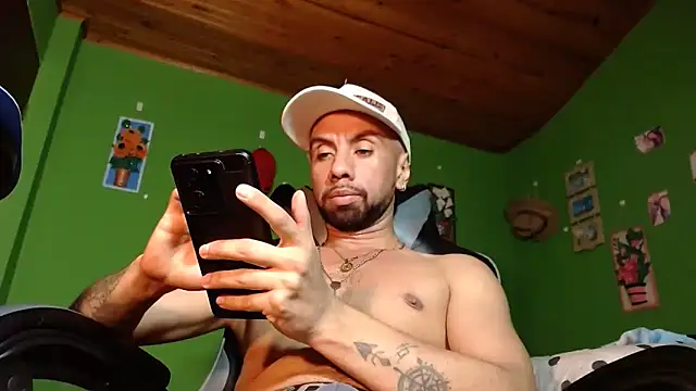 Snapshot of Arian_Pervert chatting on 15, 2, 2025 Arian Pervert online show from 15, 2, 2025