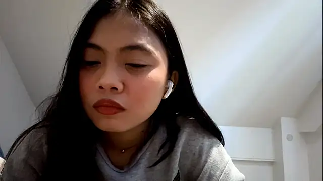 Snapshot of LelaZmiejko chatting on 12, 6, 2026 LelaZmiejko online show from 12, 6, 2026
