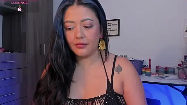 Snapshot of LauraToro_ chatting on 4, 5, 2026 LauraToro online show from 4, 5, 2026