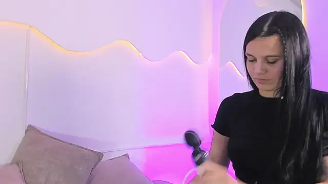 MiaHansson online show from 27, 7, 2026