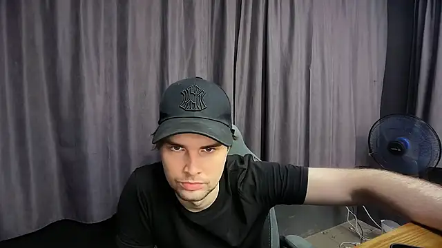 Snapshot of matthewglitch chatting on 11, 6, 2026 matthewglitch online show from 11, 6, 2026