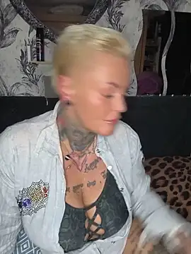 InkedMissLaBaehm online show from 17, 6, 2026