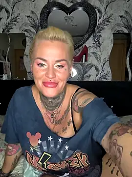 InkedMissLaBaehm online show from 22, 6, 2026