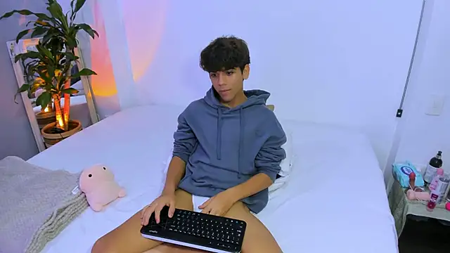 Samy Twink online show from 25, 6, 2026