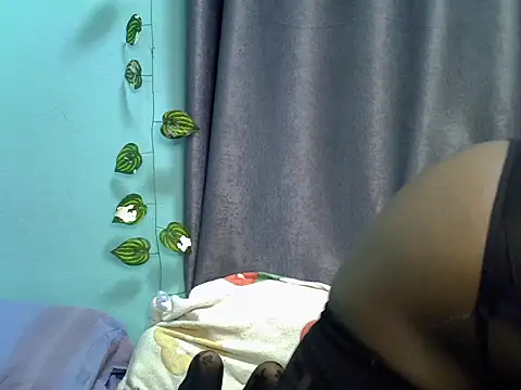 Snapshot of slit_quin chatting on 6, 7, 2026 slit quin online show from 6, 7, 2026