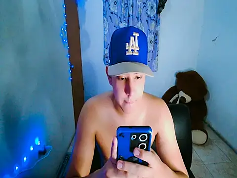 Snapshot of sweetboyxxx11 chatting on 20, 6, 2026 sweetboyxxx11 online show from 20, 6, 2026