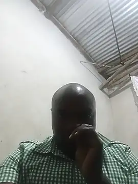 Snapshot of Hunky-Zee chatting on 12, 6, 2026 Hunky-Zee online show from 12, 6, 2026
