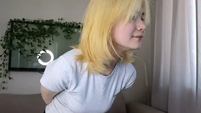 Snapshot of Emily_Miu chatting on 16, 6, 2026 Emily Miu online show from 16, 6, 2026