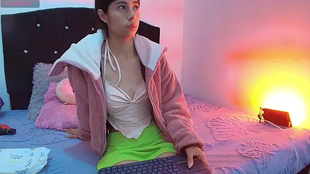 Snapshot of Dahlia__Vixen chatting on 5, 8, 2026 Dahlia Vixen online show from 5, 8, 2026