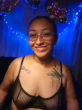 Snapshot of sweetshubbymami chatting on 5, 7, 2026 sweetshubbymami online show from 5, 7, 2026
