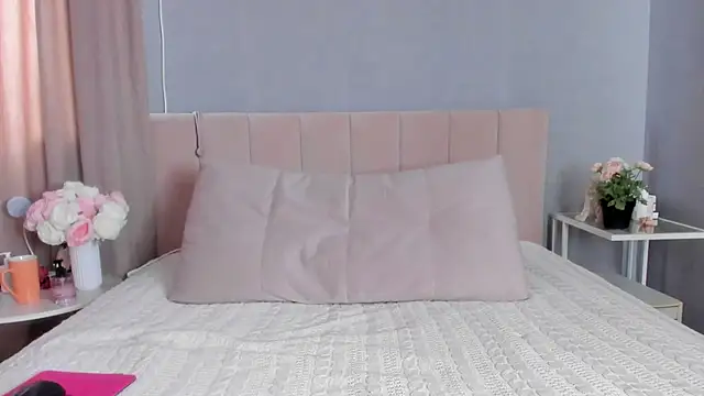 MissMiaTv online show from 1, 3, 2025