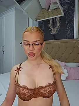 Snapshot of YasminnDoll chatting on 24, 6, 2026 YasminnDoll online show from 24, 6, 2026