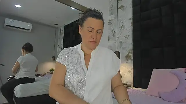 CharlotteG  online show from 4, 7, 2026