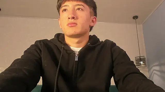 Snapshot of alejo_leon chatting on 22, 6, 2026 alejo leon online show from 22, 6, 2026