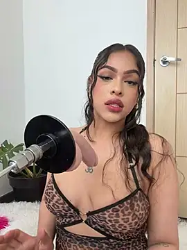 Snapshot of MilaHank chatting on 8, 7, 2026 MilaHank online show from 8, 7, 2026