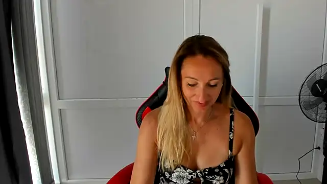 LilyDreamm online show from 28, 6, 2026