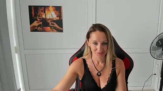 LilyDreamm online show from 24, 7, 2026