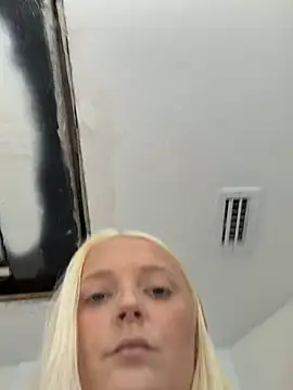 Blondebarbie21 online show from 22, 6, 2026