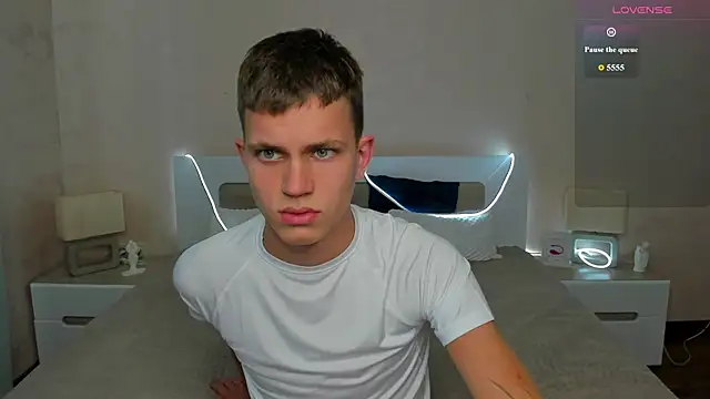 Snapshot of m0neyken chatting on 8, 7, 2026 m0neyken online show from 8, 7, 2026