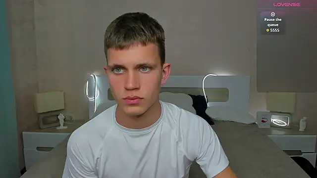 Snapshot of m0neyken chatting on 13, 7, 2026 m0neyken online show from 13, 7, 2026