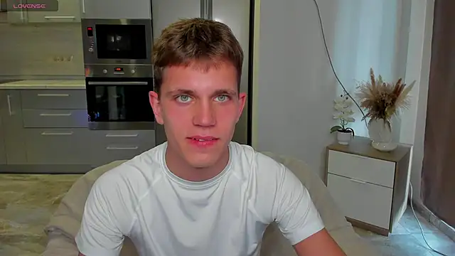 Snapshot of m0neyken chatting on 4, 8, 2026 m0neyken online show from 4, 8, 2026