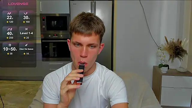 Snapshot of m0neyken chatting on 6, 8, 2026 m0neyken online show from 6, 8, 2026