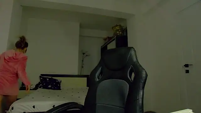 DedeSibel online show from 4, 4, 2026