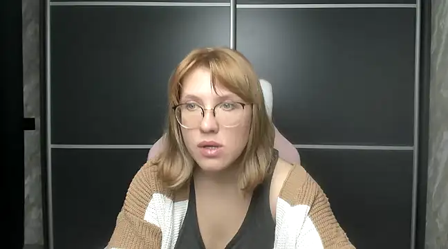 Reginasmilee online show from 7, 2, 2025