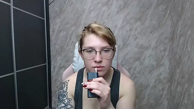 Reginasmilee online show from 15, 2, 2025