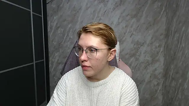 Reginasmilee online show from 20, 2, 2025